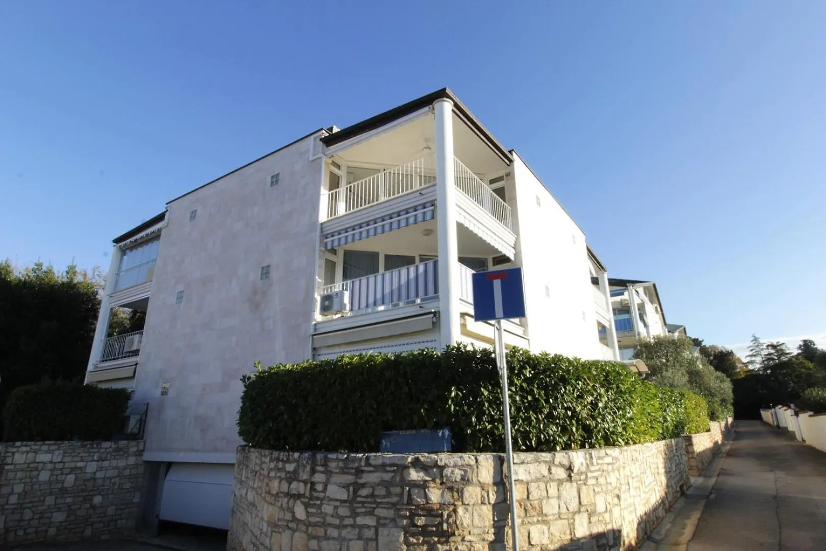 Apartment Crvena Uvala Zambratija  Croatia